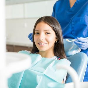 <a href="https://www.freepik.com/free-photo/portrait-smiling-teenage-girl-with-braces-sitting-chair-while-dentist-standing-clinic_28030839.htm#fromView=search&page=1&position=38&uuid=c8c64622-758f-4e1e-9c1d-54c553c4eb71&query=orthodontic+dentist+smile">Image by tonodiaz on Freepik</a>