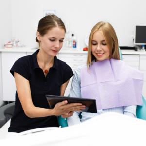 <a href="https://www.magnific.com/free-photo/smiling-woman-sits-chair-dentist-office-while-doctor-shows-her-something_1621631.htm#fromView=search&page=1&position=0&uuid=5f42e459-dce2-47b9-97cd-0e137b884c19&query=dentist+explaining+treatment+plan+to+patient">Image by freepic.diller on Magnific</a>