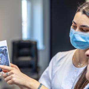 <a href="https://www.magnific.com/free-photo/young-female-dentist-showing-patient-dental-xray-dentistry-concept_417294029.htm#fromView=search&page=1&position=27&uuid=d14b3045-b960-4f3f-8c2e-0410f12796d3&track=ais_hybrid&query=dentist+reviewing+dental+xray">Image by pvproductions on Magnific</a>